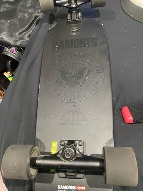 Globe Ramones limited edition Skateboard Deck Rare